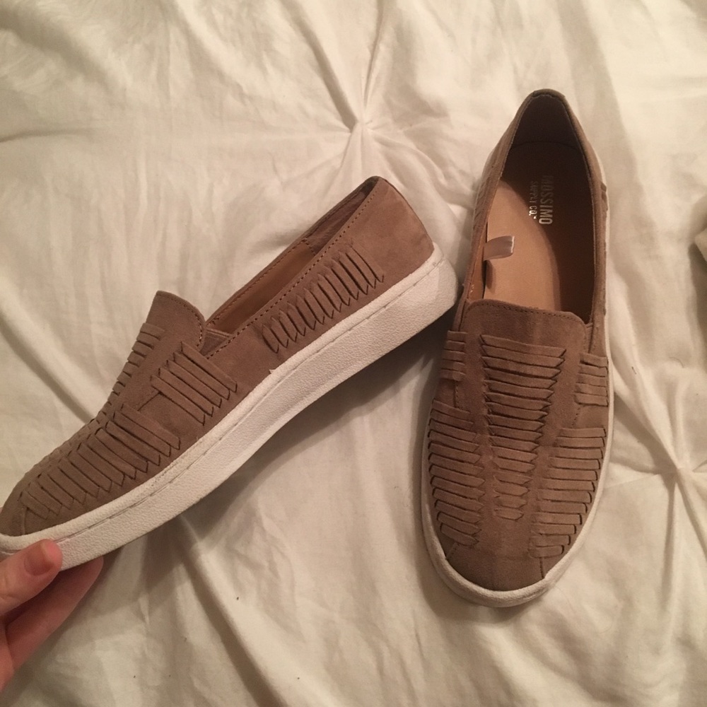 Slip on sneaker size 7, worn once